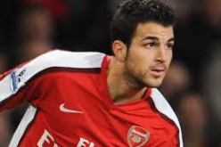 فابريغاس يتعرض لالتواء بالكاحل قد يحرمه من المشاركة في أولى مباريات الليغا