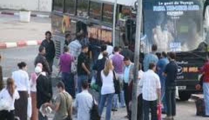العاصميون يشتكون من نقص وسائل النقل قبل الافطار