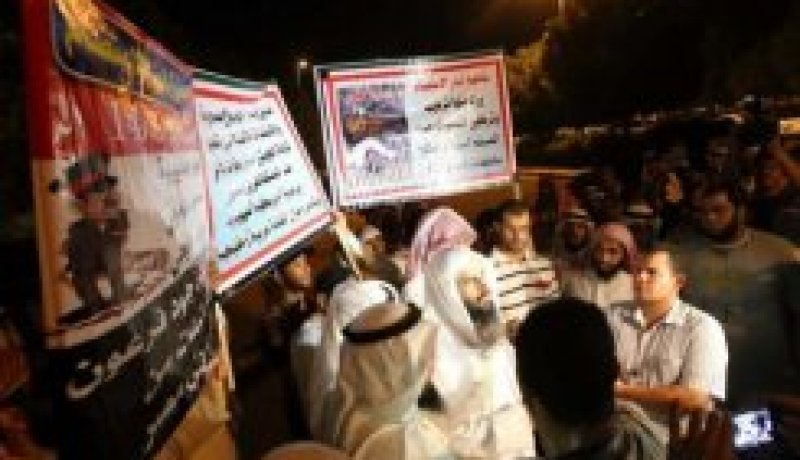 الكويت سترحل 9 مصريين تظاهروا دعما لمرسي