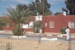 مدرسة مولاي العربي الابتدائية تستغيث المسؤولين بعد ان غمراتها الرمال في ادرار