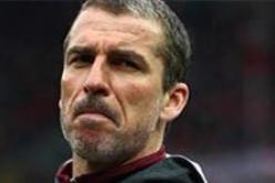 هوفنهايم يقيل مدربه ومديره الرياضي