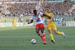 الوفاق ينهزم في قواعده و الكناري يغرد وحيدا