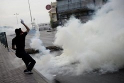 مجهولون يلقون قنابل مولوتوف على دورية شرطة في البحرين