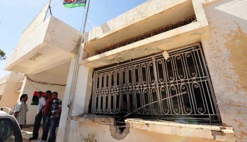 مسلحون يهاجمون مقرات حكومية في مدينة بنغازي الليبية
