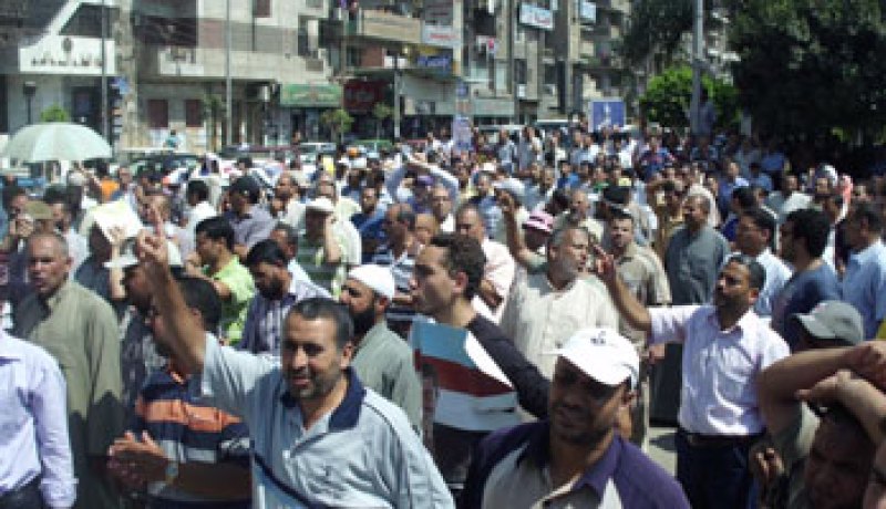 مظاهرات حاشدة في عدة محافظات  مصر تأييدا لمرسي