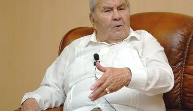 إلقاء النظرة الأخيرة على جثمان أول وزير عدل للجزائر المستقلة