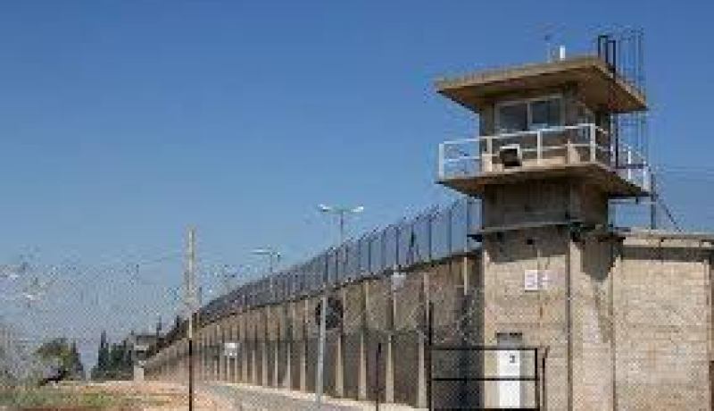 الأسرى الفلسطينيون في سجن ريمون يستغيثون لوقف الانتهاكات الإسرائيلية بحقهم