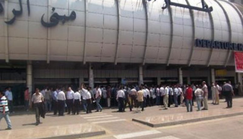 مصر تعيد مئات السوريين بعد التشديد بالحصول على تأشيرة الدخول