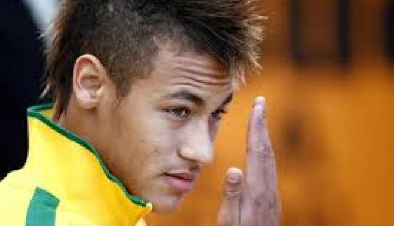 نيمار يبلغ ناديه سانتوس البرازيلي برحيله الى برشلونة