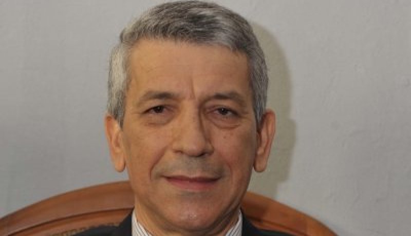 بابا احمد يزور مركز إمتحان لمتوسطة عبد المجيد مزيان بالمحمدية