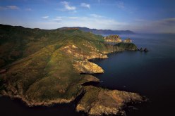 إجلاء شخصين قضيا ليلة كاملة عالقين بصخور وادي بقراط بعنابة