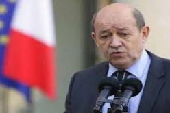 وزير الدفاع الفرنسي: الصحافيان الفرنسيان المختطفان في سوريا على قيد الحياة