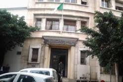 إلقاء القبض على 3 إطارات بمديرية الضرائب في وهران بتهمة الرشوة