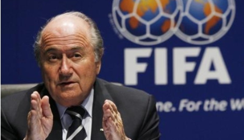 بلاتر يحذر البرازيل من إمكانية حرمانها من تنظيم مونديال 2014 بسبب الاضطرابات الاجتماعية