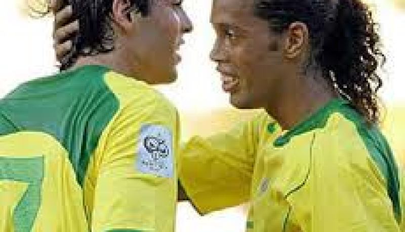استبعاد كاكا ورونالدينيو من تشكيلة المنتخب البرازيلي