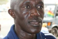 الحكم الزامبي جاني سيكازوي يدير مباراة بوركينافاسو- الجزائر