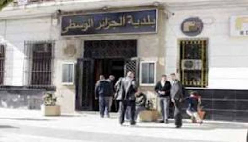 محمد غازي يدعو الى تثمين دور عون الشباك في الادارة و يكشف عن اجراءات جديدة في الخدمة العمومية