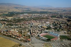 العشرات الجرحى في اشتباكات بين قوات الامن و متظاهرين امام مقر بلدية بوسالم بسطيف