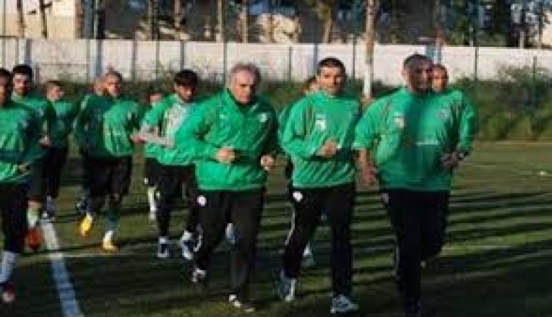 الخضر يستأنفون التدريبات بعد مشاكل مع الرونديين