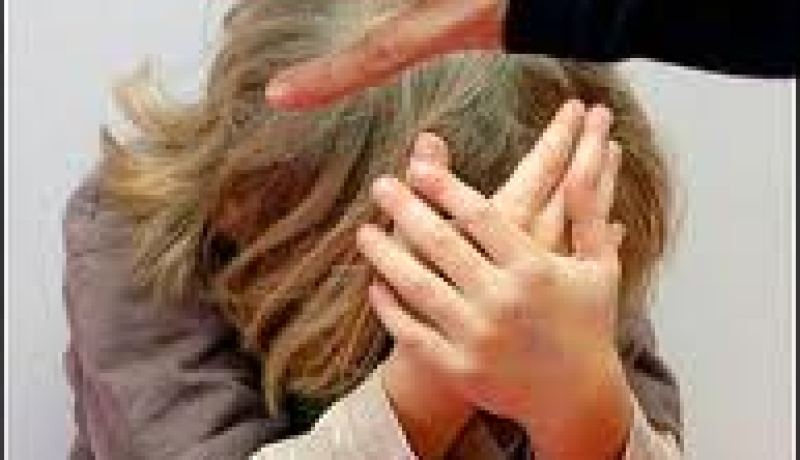 شخص يضرب ابنة اخته حتى الموت