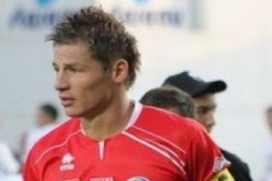 مهدي مصطفى يجدد عقده مع نادي أجاكسيو لمدة عامين