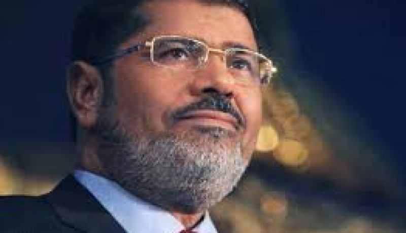 أسرة الرئيس المصري المعزول تتهم الجيش باختطافه وتطالب بإطلاق سراحه