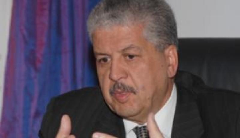 سلال يستقبل رئيس الاتحاد الإفريقي لكرة القدم