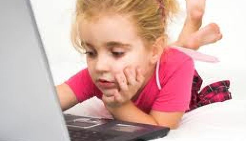 الأنترنيت خطر على فئة الأطفال