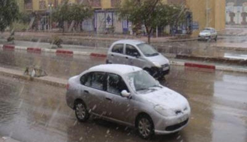 تساقط زخات من الامطار الرعدية خلال الساعات الاخيرة على وسط و غرب البلد