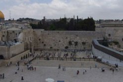 الشرطة الإسرائيلية تقتحم باحات الأقصى وتعتدى على فلسطينية بالضرب