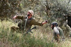 مواجهات عنيفة بين الفلسطينيين و جنود الاحتلال في بلدة ابو ديس شرق القدس المحتلة