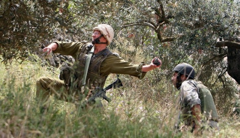 مواجهات عنيفة بين الفلسطينيين و جنود الاحتلال في بلدة ابو ديس شرق القدس المحتلة