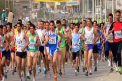 مشاركة أكثر من 9 آلاف عداء في الطبعة السابعة لنصف الماراطون الوطني العسكري