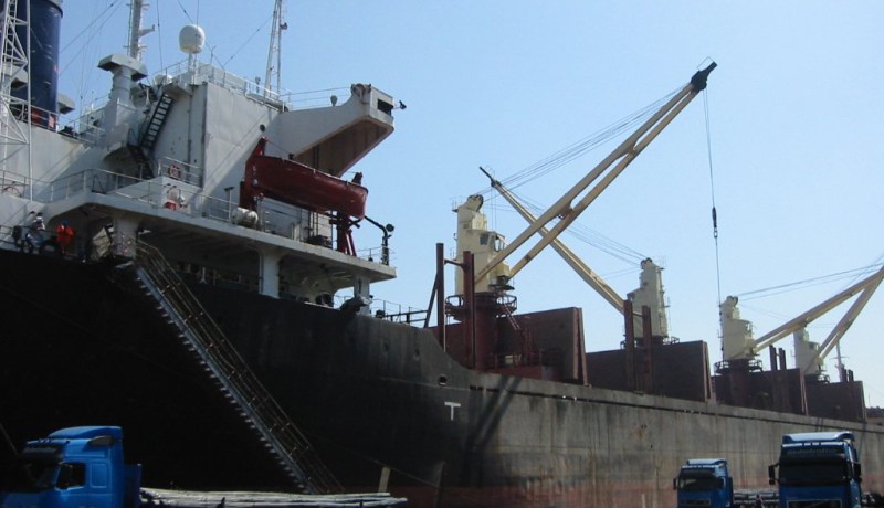 الجزائر تصدر منتجات فلاحية إلى ايطاليا عبر ميناء جن جن