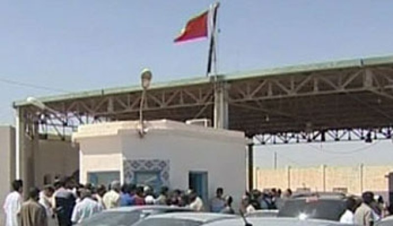 إغلاق معبر حدودى بين تونس وليبيا بعد مناوشات تجار البنزين المهرب
