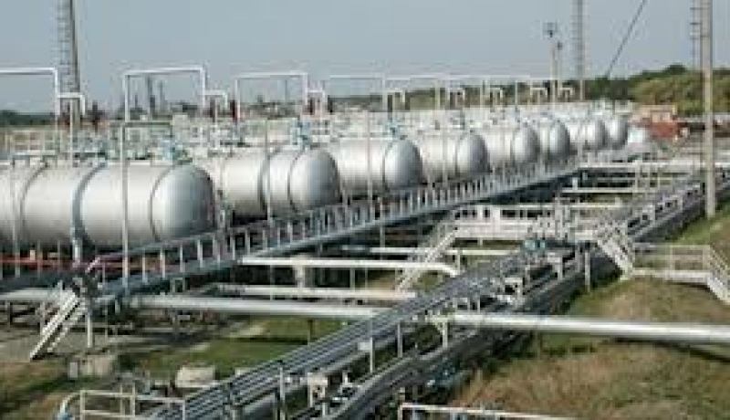فرنسا تقول ان  شراء النفط من المعارضة السورية سيبدأ قريبا