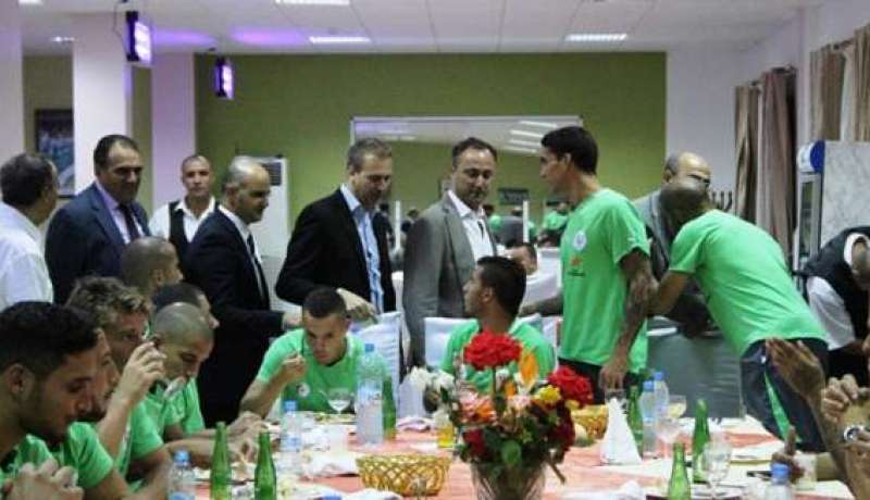 المدير العام لمؤسسة نجمة في زيارة للاعبي المنتخب الوطني