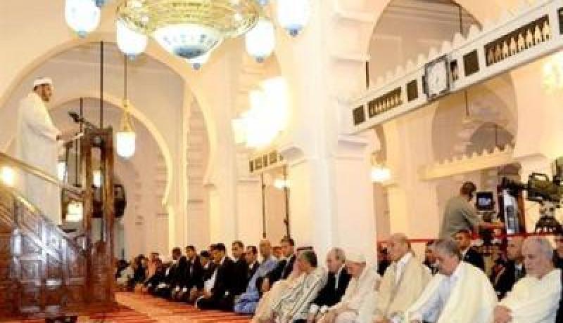 بن صالح و ولد خليفة و سلال يشاركون جموع المصلين بالجامع الكبير في تأدية صلاة عيد الفطر المبارك