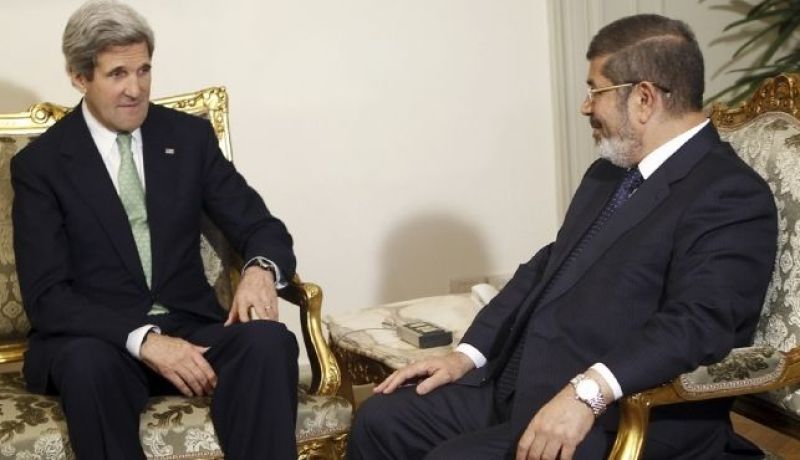 كيري حذر مرسي من انتظار إنقاذ واشنطن لها في اللحظة الأخيرة