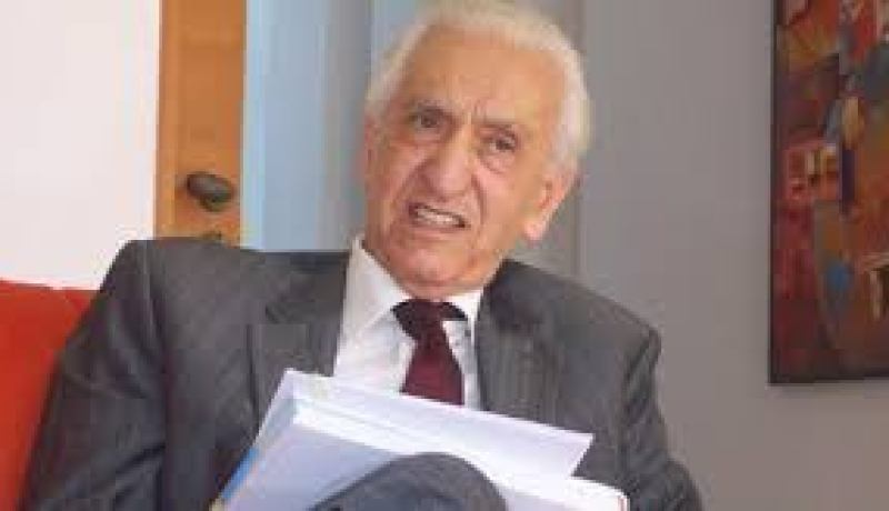 رهانات و تحديات بعد ايت احمد