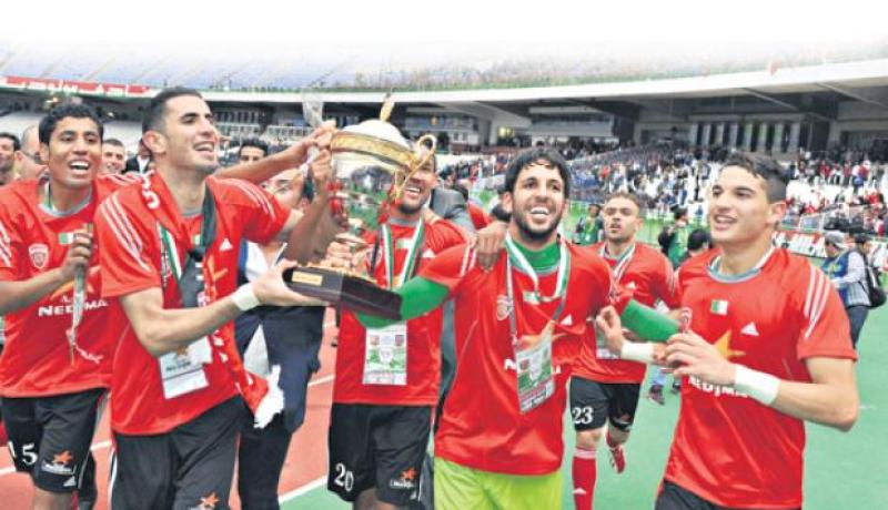 لاعبو إتحاد العاصمة يثمنون تكريم الهامل لتتويجهم بكأس الجزائر