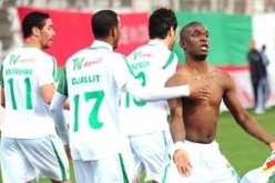 قرابة 500 مناصر للعميد يقتحمون التدريبات و يمنعون اللاعبين من التدرب