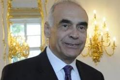 وزير الخارجية المصري يصل إلى الجزائر