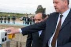 سلال يسلم مفاتيح سكنات إجتماعية للمستفيدين بقديل في وهران