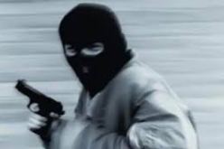 مراهق يسطو على مصرف بواسطة مسدس مزيف