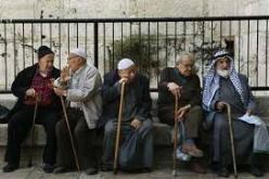 سلطات الإحتلال الاسرائيلي تحتجز 65 مسنا فلسطينيا تجاوزت أعمار غالبيتهم 60 عاما