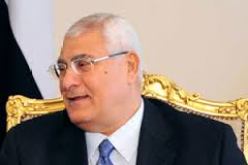 الرئيس المصري المؤقت يدعو الشعب إلى المصالحة الوطنية بالتزامن مع استمرار الاشتباكات