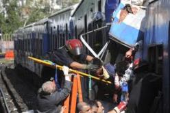 وفاة 26 مصريا و اصابة 28 في حادث تصادم بين قطار وحافلة نقل ركاب