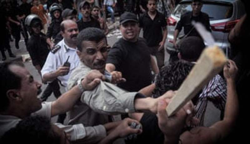 النيابة المصرية تبدأ التحقيق مع 21 متهمًا من أنصار المعزول فى أحداث التحرير