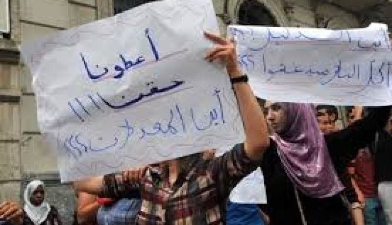 الغشاشون في إمتحان شهادة البكالوريا يهددون بالخروج إلى الشارع إذا لم يعد النظر في القرار